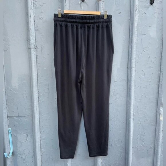 Fabletics Lightweight High Rise Black Jogger  Pants, size L - Picture 2 of 5
